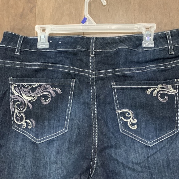 DC jeans, (slightly curvy), size: 18 - Picture 3 of 4